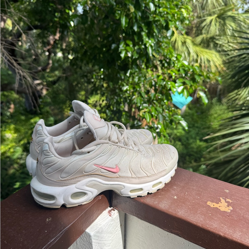 Nike Women's Cream and Pink Sneakers